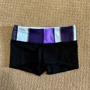 Lululemon Size 6 Wunder Short  2"